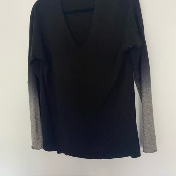 FINAL PRICE Vince. Ombré black charcoal cashmere blend v neck sweater size small - Picture 3 of 5